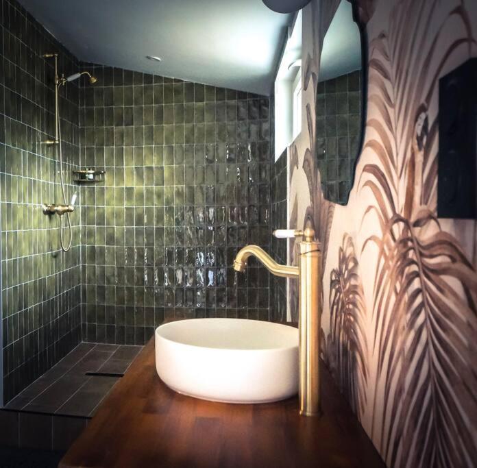 Maison Eliste - Love Gite Chic Avec Jacuzzi Interieur 拉加西利 外观 照片