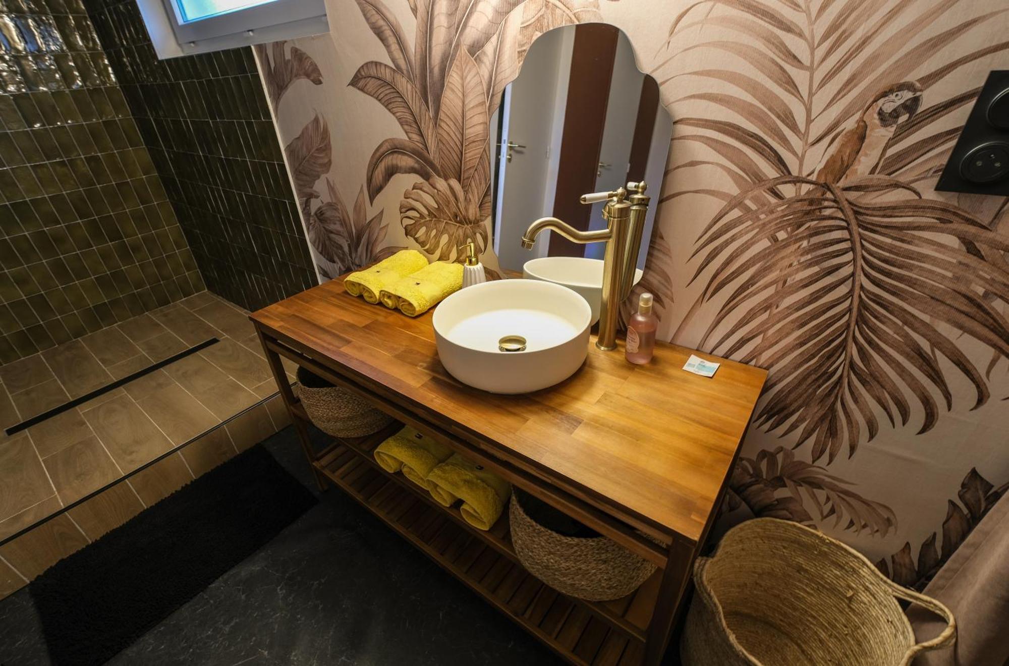 Maison Eliste - Love Gite Chic Avec Jacuzzi Interieur 拉加西利 外观 照片